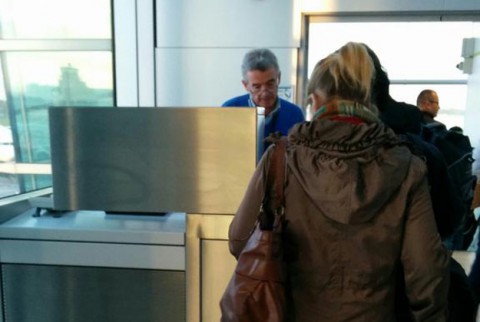 Prezes Ryanaira Michael O'Leary obsługiwał pasażerów na lotnisku!
