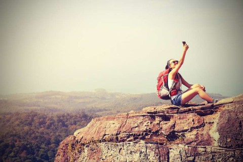4 sposoby na ładne selfie z podróży, bez irytowania wszystkich wokół