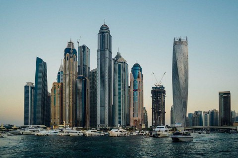 Zjednoczone Emiraty Arabskie budują sztuczną górę, by zmienić klimat