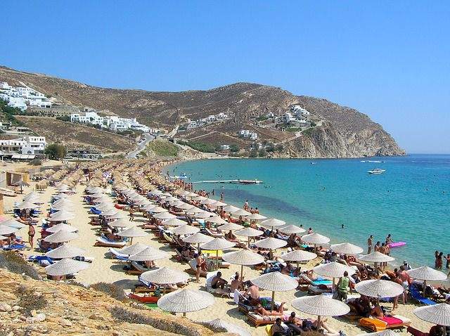 Koniec z imprezami i hałasem na greckich plażach
