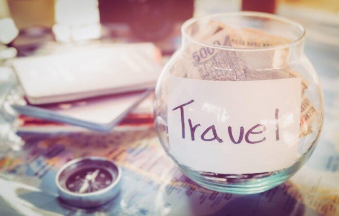 pieniądze na podróże w słoiku Travel Savings