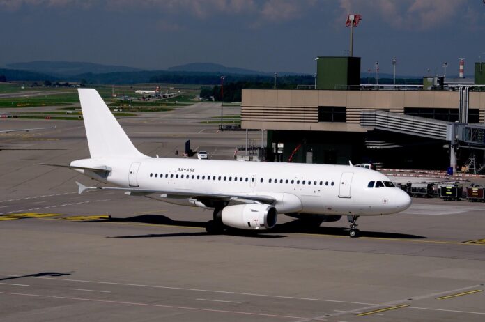 Airbus A 319 na lotnisku