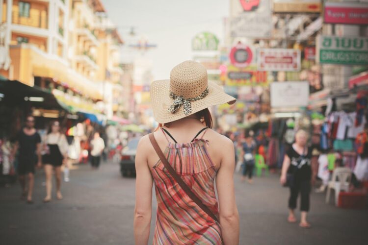 dziewczyna na ulicy w Bangkoku
