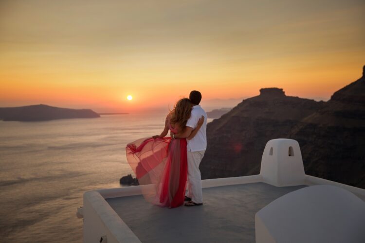 PAra zakochanych na Santorini, zachód słońca