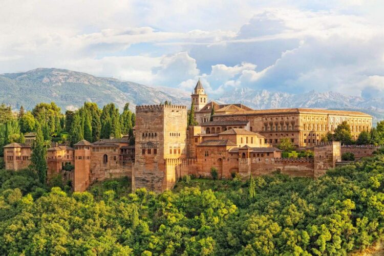 twierdza alhambra w hiszpanii