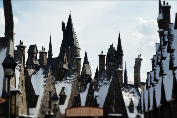 dachy domków w filmowej wiosce hogsmeade