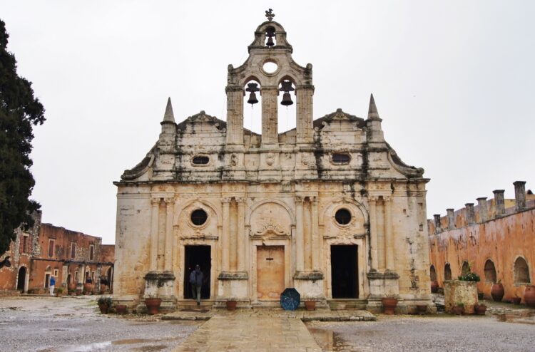 klasztor arkadi pochmurny dzień