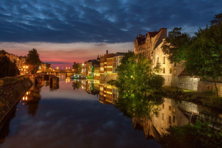 opole stolica oposkiego nocą