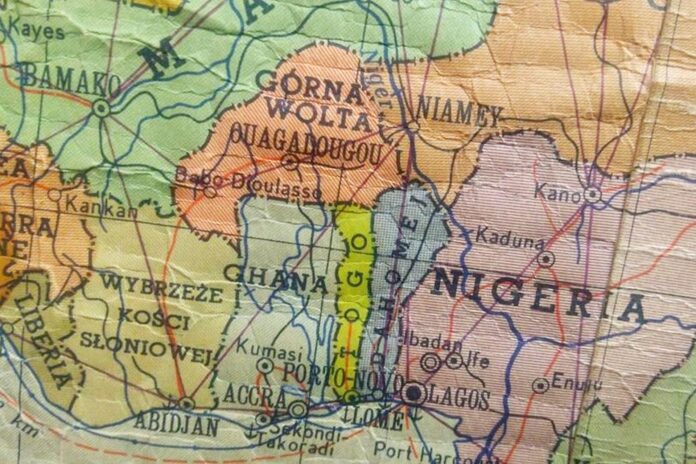 stara mapa świata z 1975 roku górna wolta dahomej