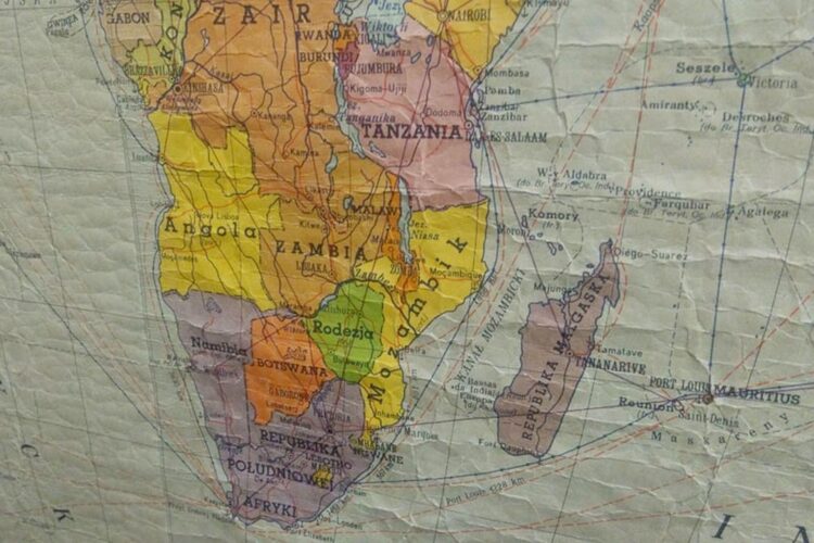 stara mapa świata z 1975 roku afryka