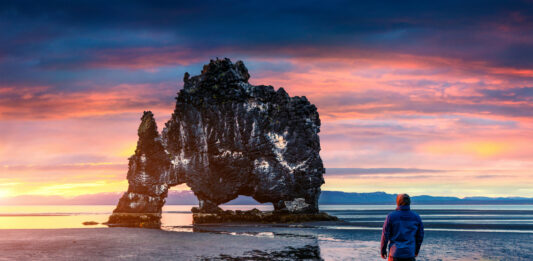 Hvitserkur trójząb posejdona na półwyspie Vatnsnes Islandia