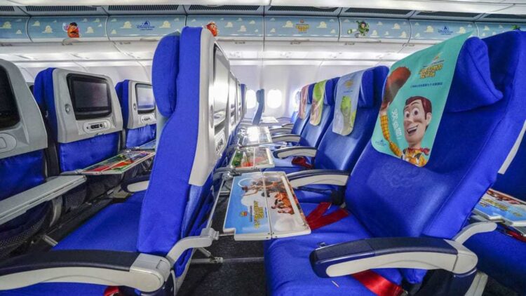 fotele lotnicze z postaciami z Toy Story