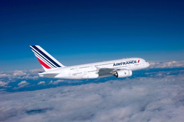 Samolot Air France w powietrzu