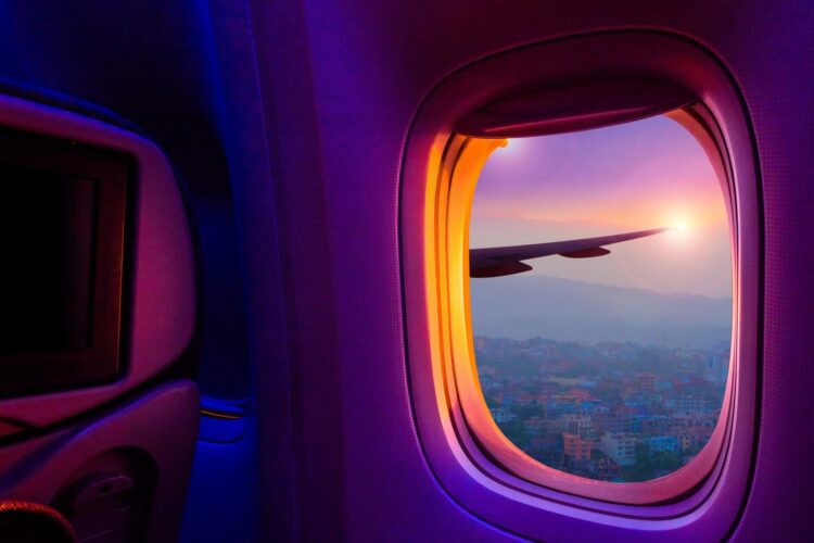 Dlaczego okna w samolocie są małe?