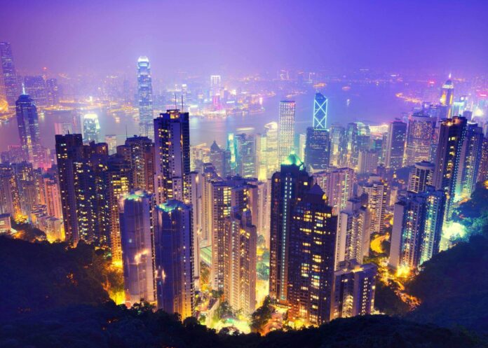 panorama Hong Kongu nocą