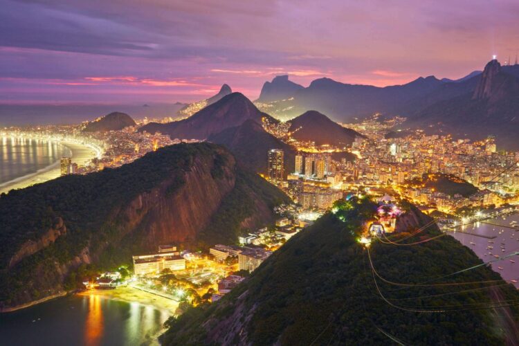 nocna panorama na Rio de Janeiro
