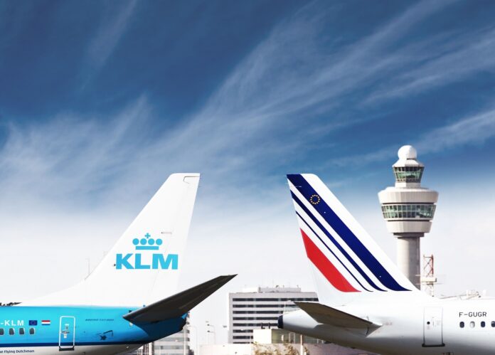 Samoloty na płycie lotniska KLM