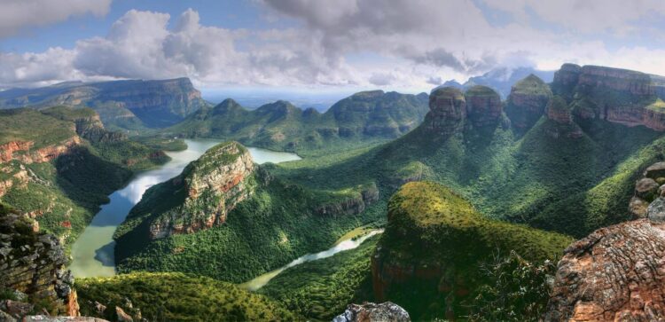 zielony kanion rzeki Blyde w RPA