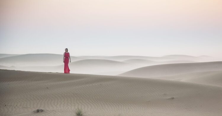 kobieta na pustyni