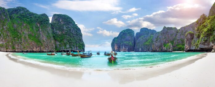 Maya bay Niebiańska plaża w Tajlandii