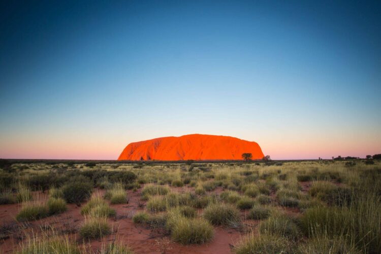 ayers rock uluru o zachodzie