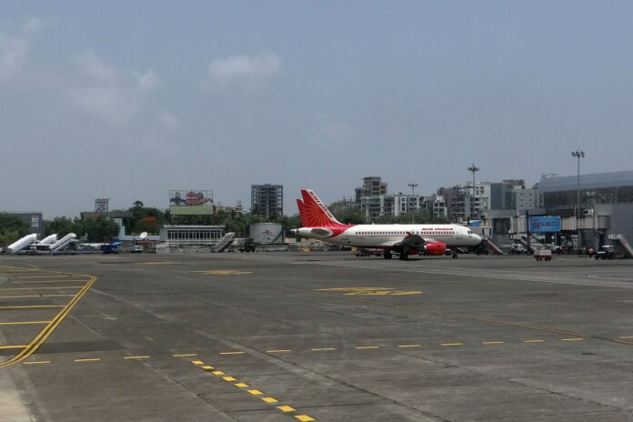 Samolot linii Air India na lotnisku
