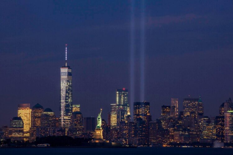 11 września 2004 – światełko pamięci poświęcone ofiarom września 2001