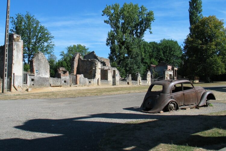 Oradour-sur-Glane francja opuszczone miasto wymordowane podczas ii wojny światowej 