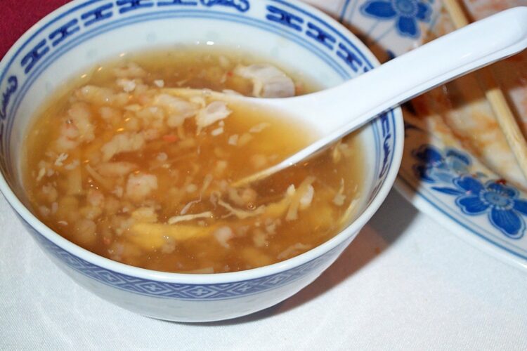 Zupa z jaskółczych gniazd – rarytas w Chinach
