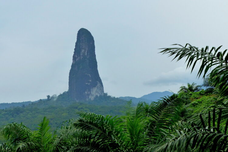 Pico Cão Grande, Wyspy Świętego Tomasza i Książęca