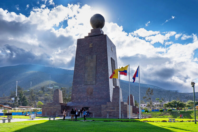 Mitad del Mundo, monument na domniemanym równiku