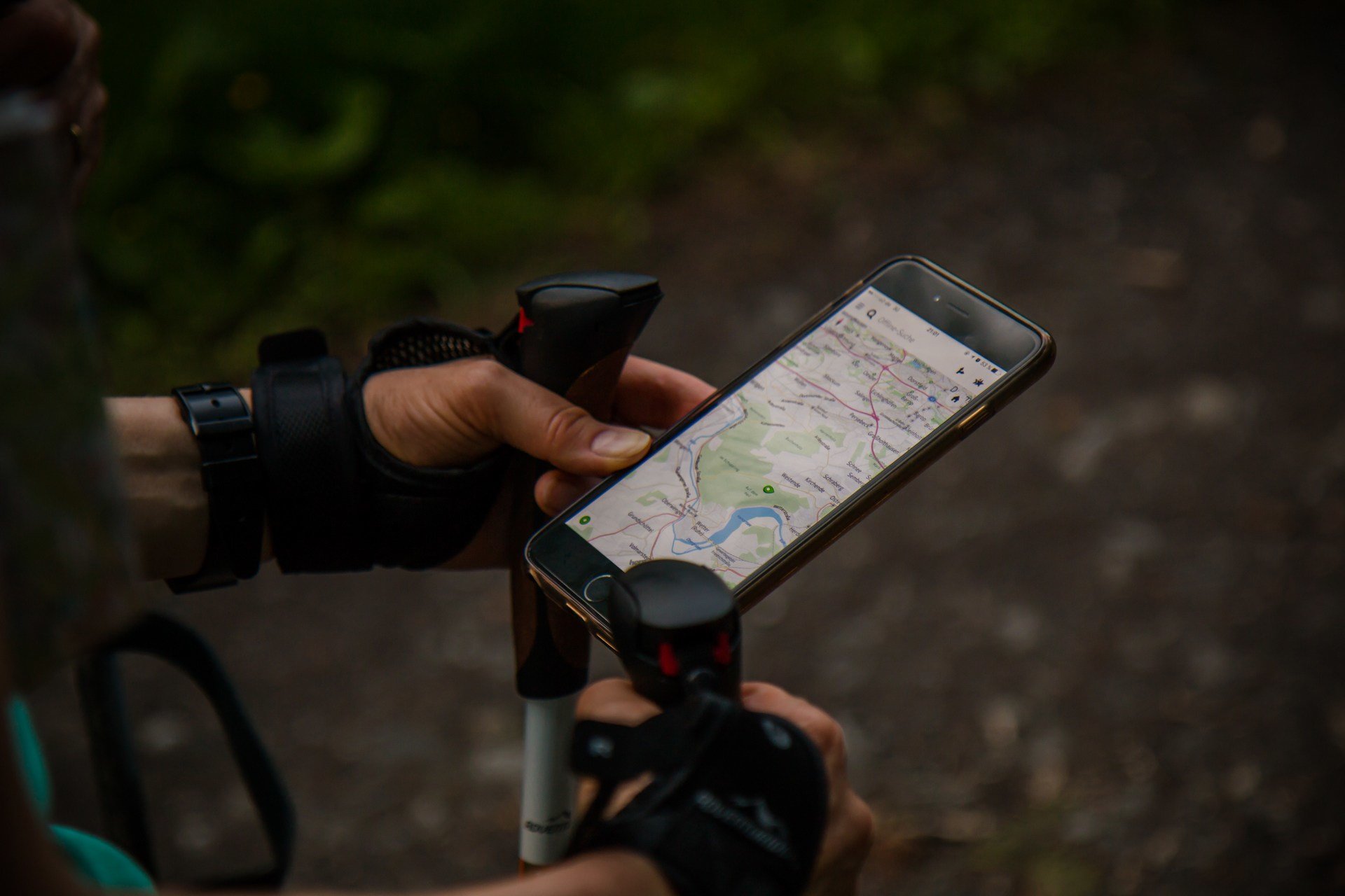 Aplikacja podróżnicza z mapami offline 