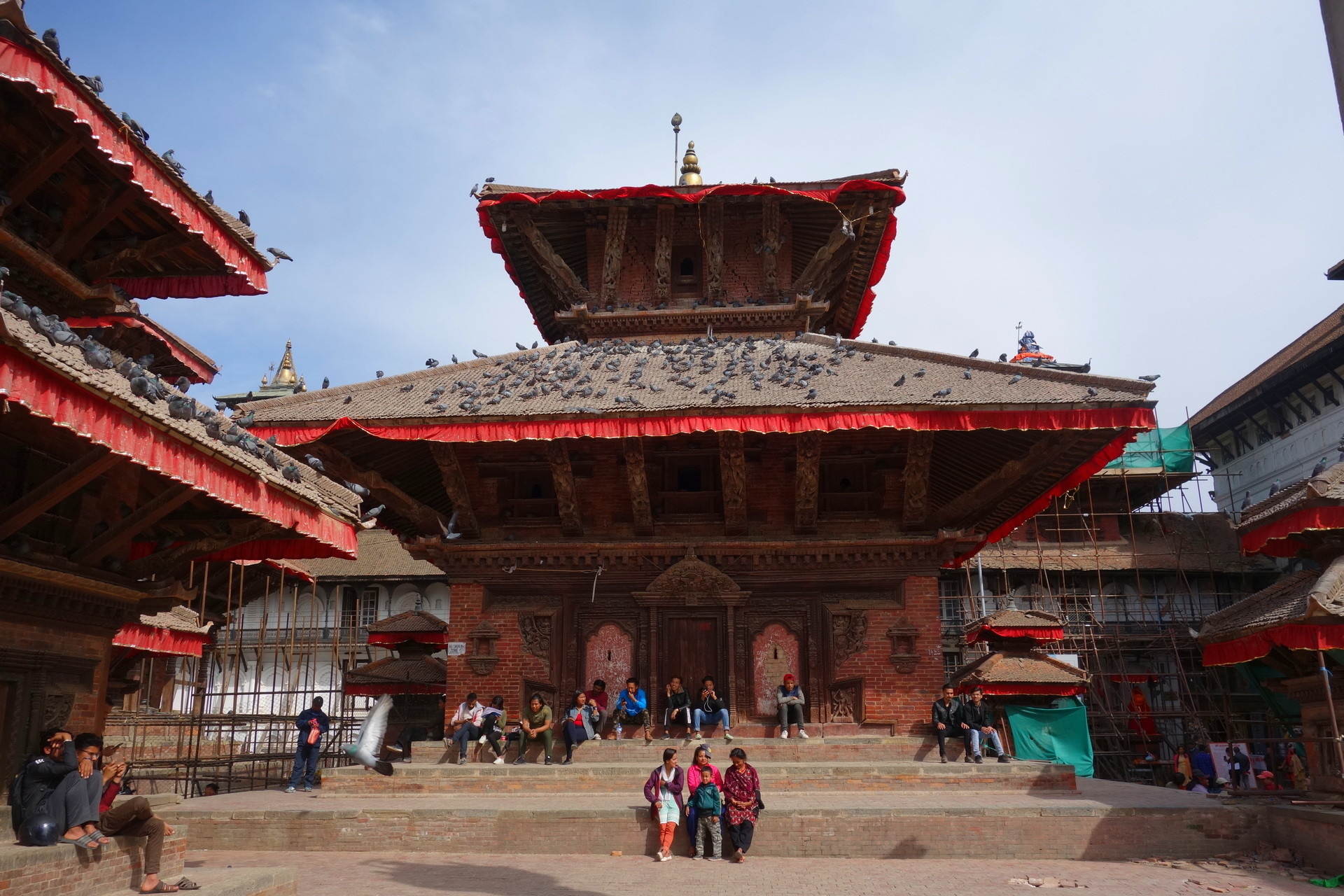 świątynie na placu thamel katmandu nepal