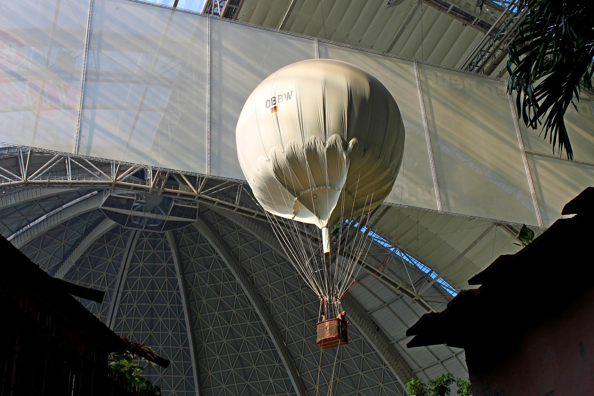 balon w parku wodnym tropical islands w niemczech