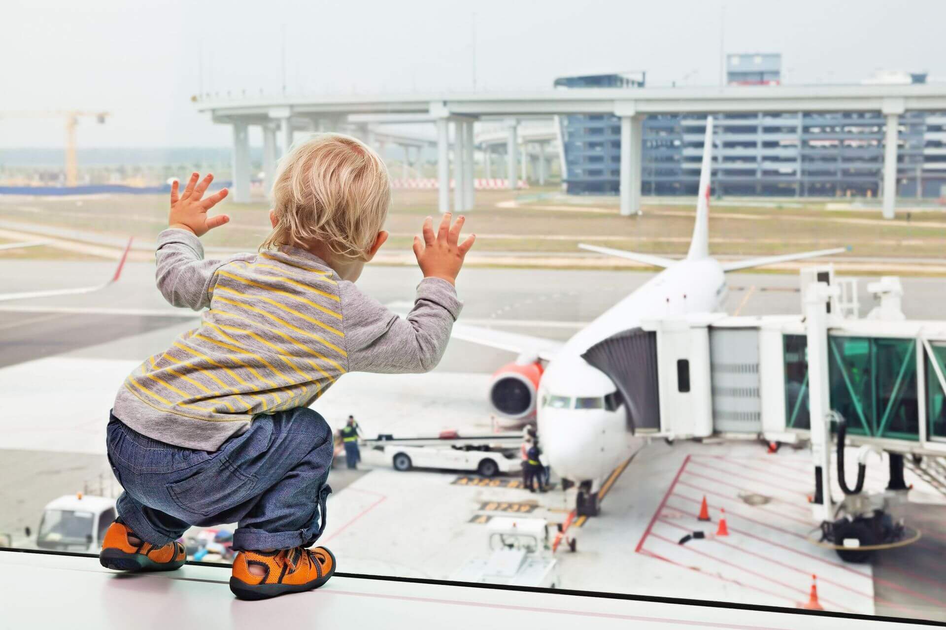 jak przygotować dziecko do podróży samolotem?
