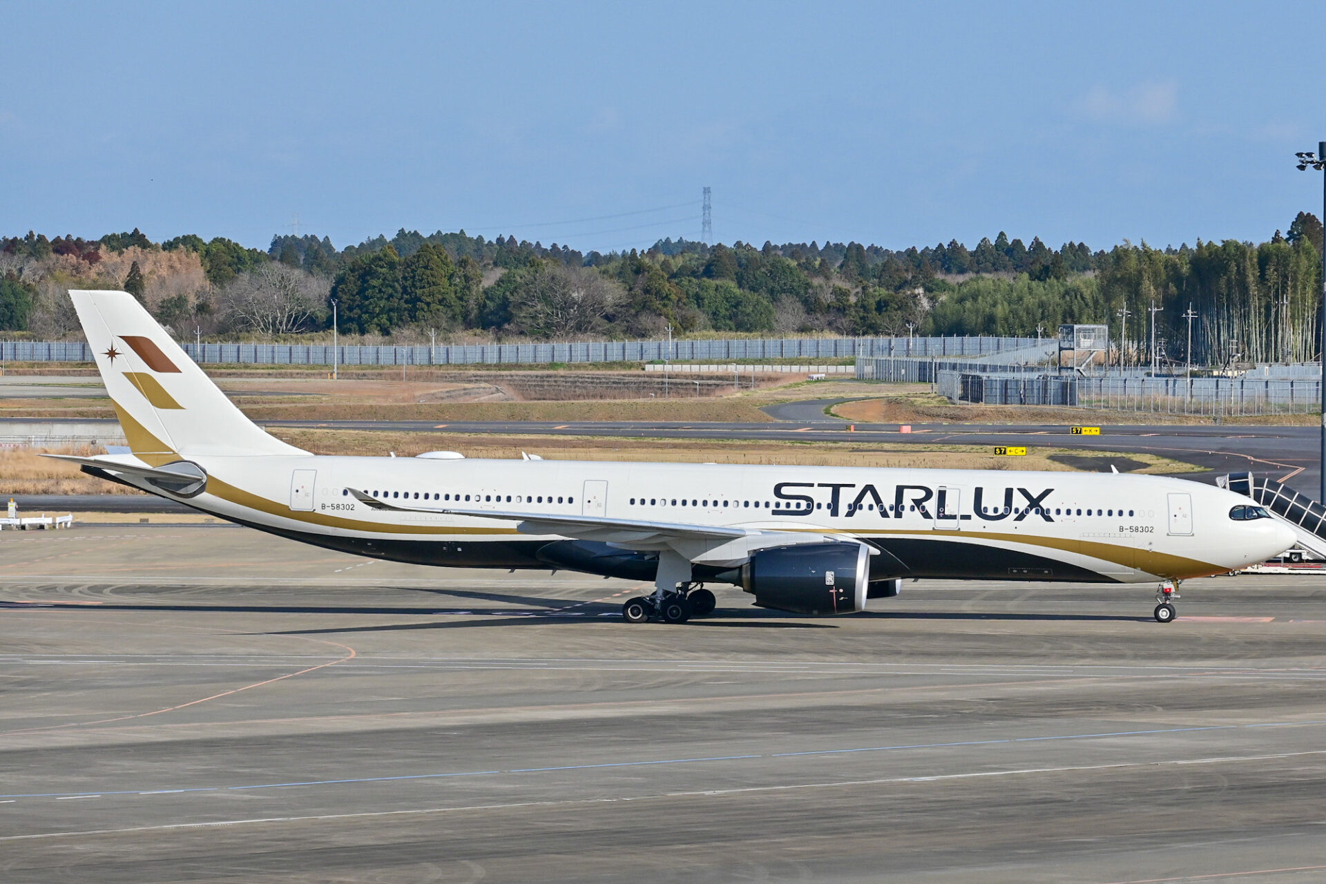 Samolot Starlux Airlines Airbus A330