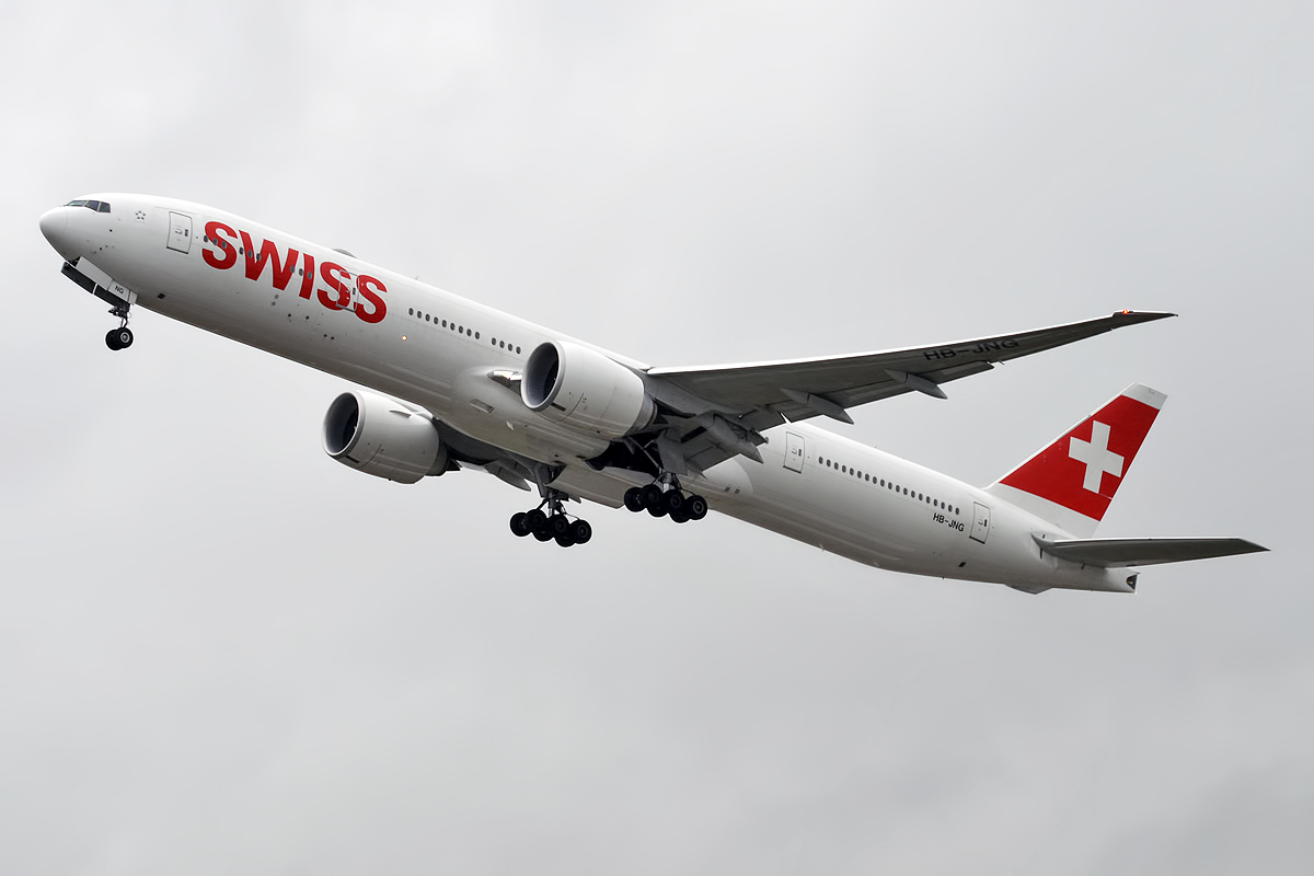 Samolot SWISS Boeing 777