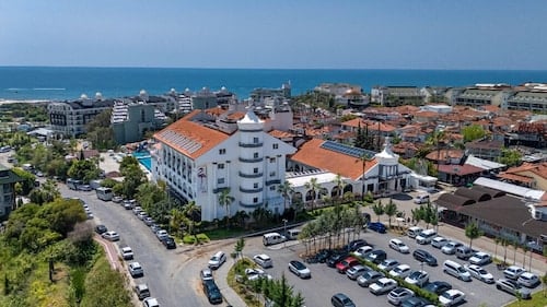Side Aluna Hotel