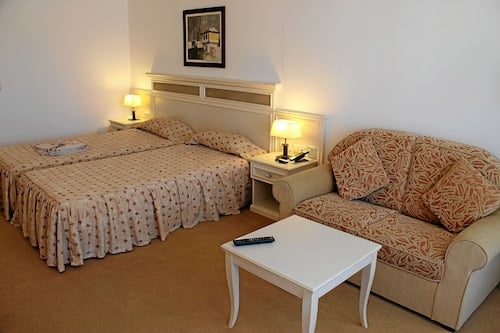 Helena Sands Hotel