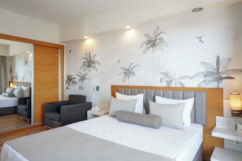 Side Aluna Hotel