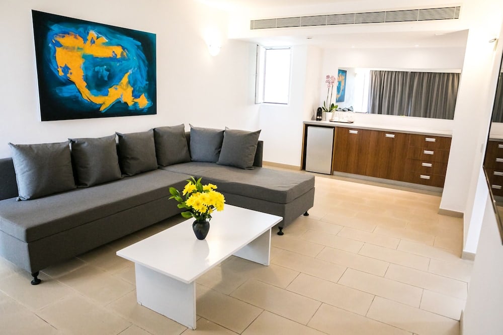 Część wypoczynkowa przykładowego wnętrza Theo Sunset Bay Hotel