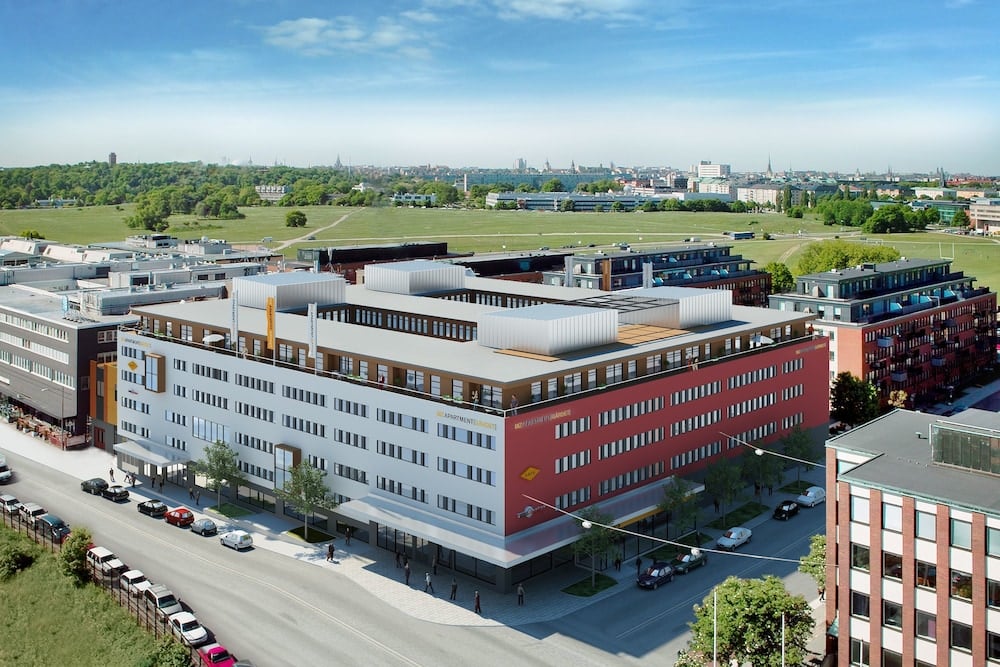 Widok na budynek Biz Apartment Gärdet w Sztokholmie