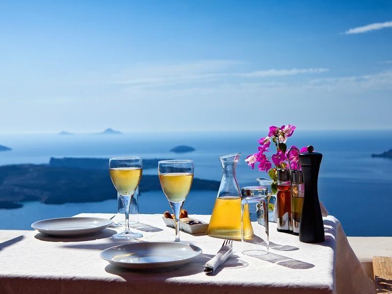 tanie loty na Santorini - widok z restauracji