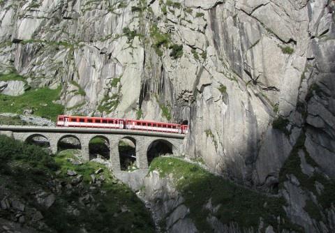 Najdłuższy i najgłębszy na świecie tunel kolejowy otwarty!