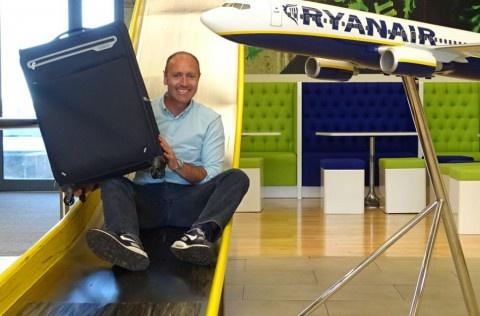 Ryanair obniża opłaty za bagaż