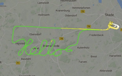 Tajemniczy pilot stworzył specjalny napis ze swojej trasy lotu