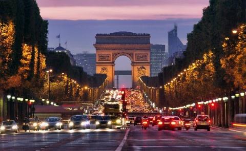 Walka ze smogiem trwa - Paryż wprowadził samosterujące elektryczne minibusy