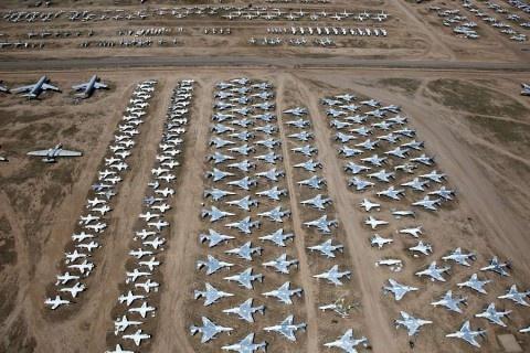 Tam, gdzie umierają samoloty: największe cmentarzyska samolotów