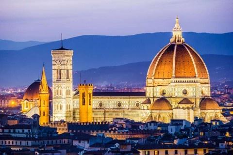 Florencja-The-Cathedral-and-the-Brunelleschi-Dome-at-sunset-small-shutterstock_184765364