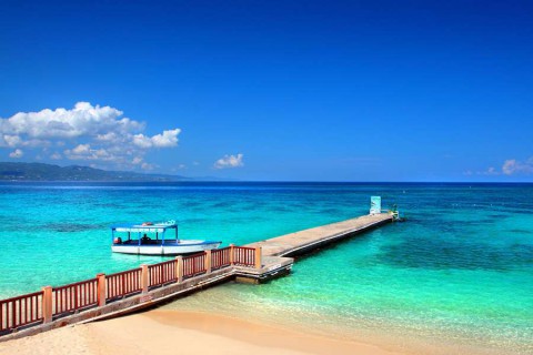 Jamajka-Doctors-Cave-Beach-Club-Montego-Bay--shutterstock_16337890-2